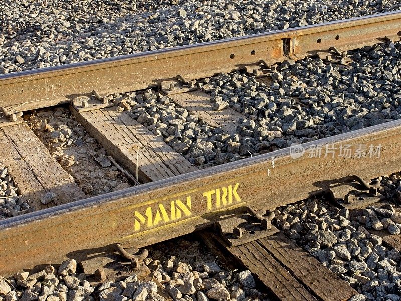 标示为主要轨道而不是支线的铁路轨道