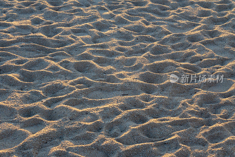 夏季沙滩的沙纹特写