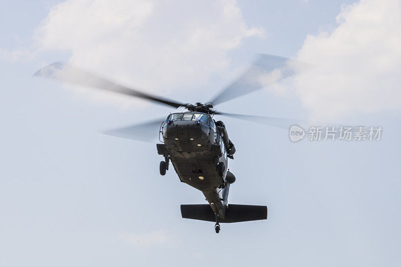 UH-60黑鹰军用直升机飞行