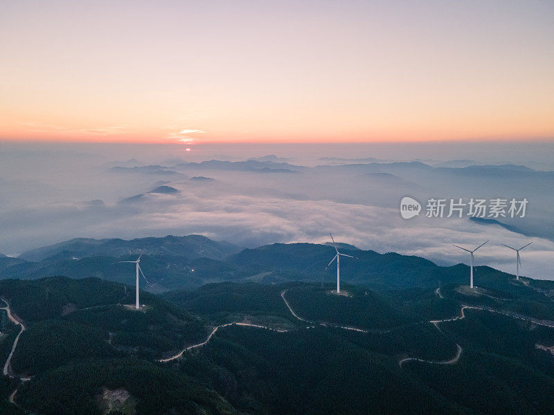 日出时山上的风力，山与山之间的云海