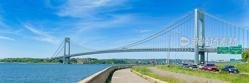 Verrazano-Narrows大桥，长廊，带状公园路和纽约港，纽约市，美国。