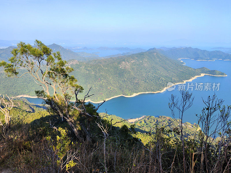 从香港新界八仙岭俯瞰船湾水塘全景