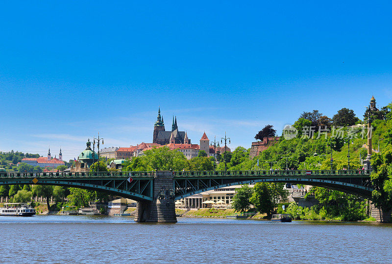 有桥的布拉格城堡