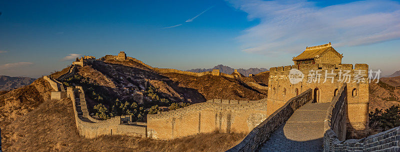 中国的金山岭长城，金山岭长城，建于明朝1368年至1389年，由戚继光将军于1567年至1570年重建。建在金山之上。