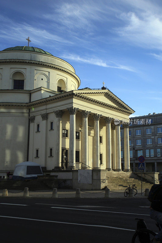 华沙三十字广场上的圣亚历山大教堂