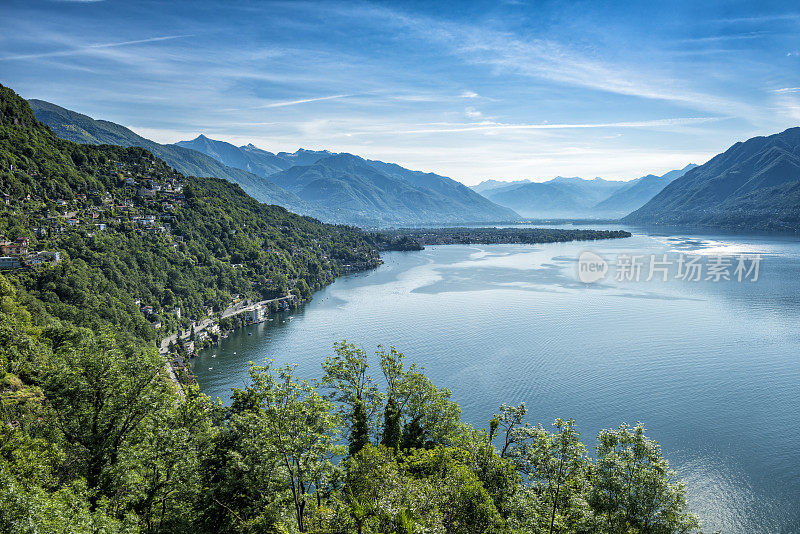 位于瑞士和意大利之间的美丽的马焦雷湖