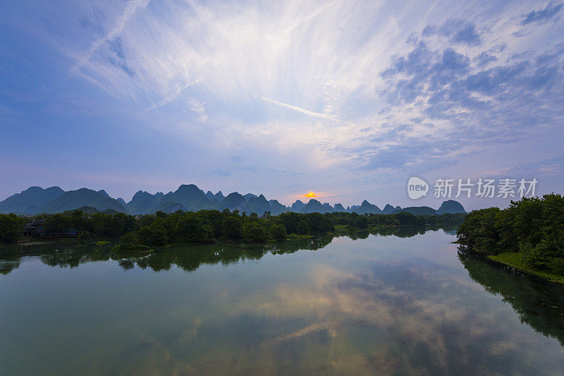 黎明漓江，中国桂林