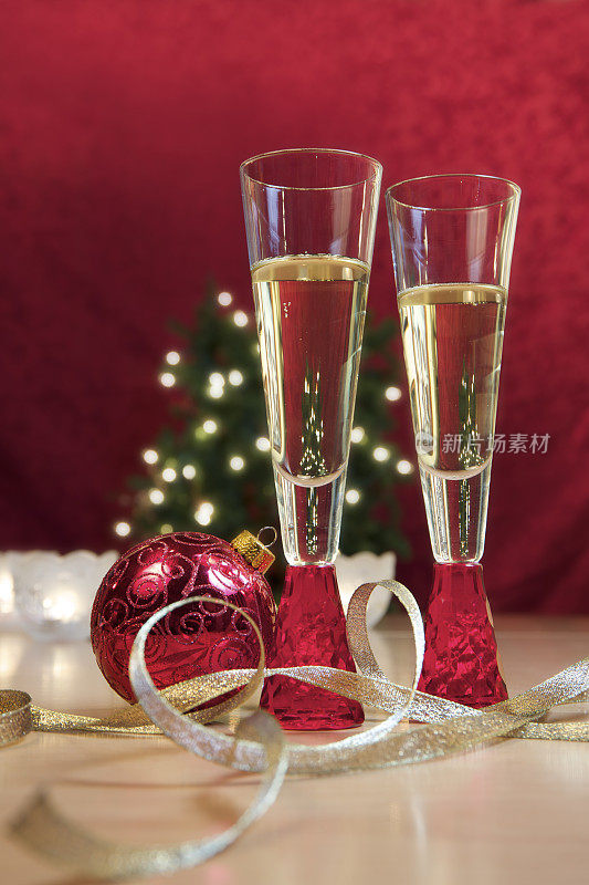 圣诞香槟，蜡烛和装饰品XXXl