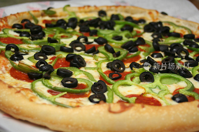 色彩斑斓的披萨