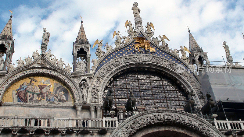位于威尼斯圣马可广场的圣马可大教堂，意大利，欧洲