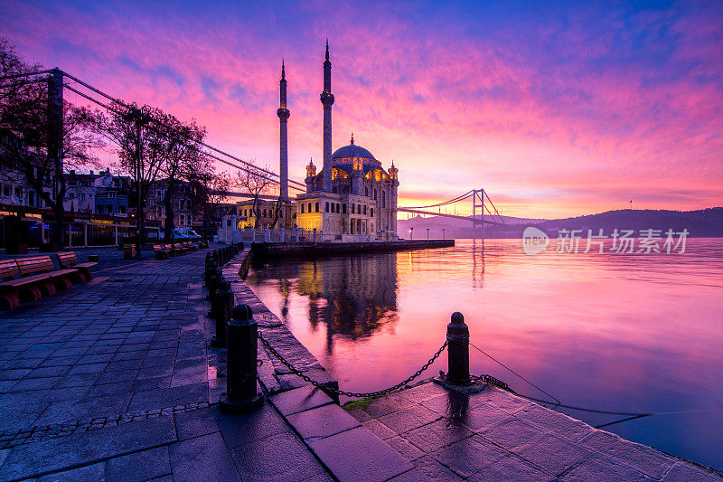 伊斯坦布尔ortakoy清真寺惊人的日出