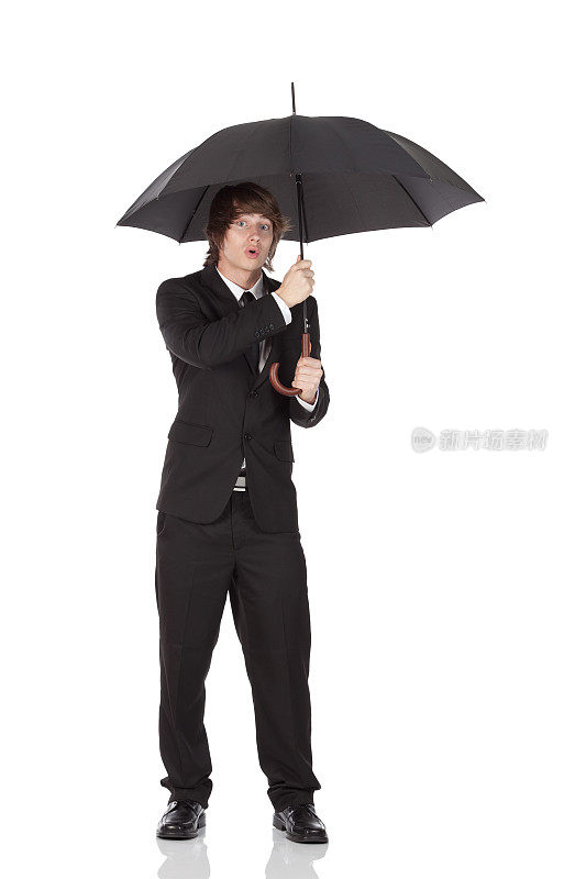 拿着伞的商人