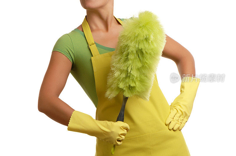 女人绿色羽毛掸子围裙橡胶手套在白色