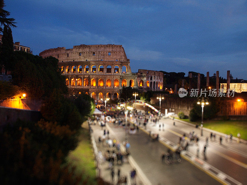 夜间罗马圆形大剧场