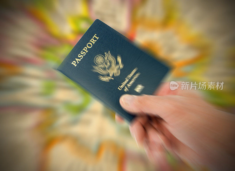 美国护照手持和地图缩放效果