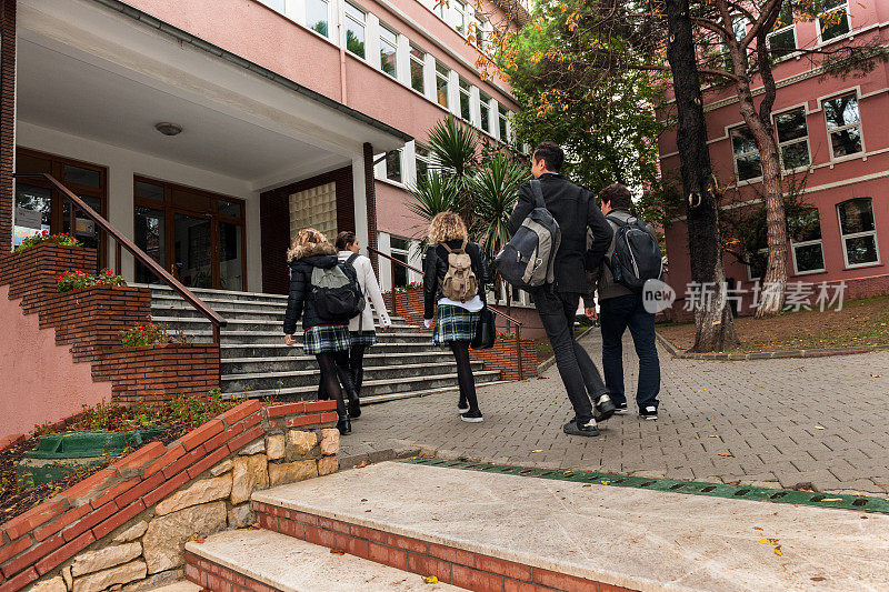 土耳其学生上学，伊斯坦布尔