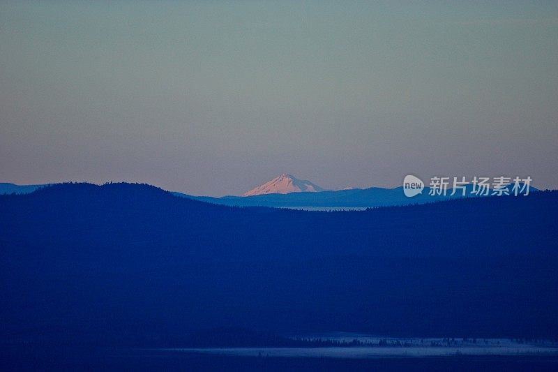 太沙士达山发光