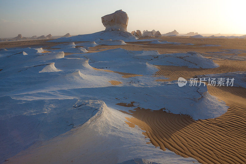 白色沙漠埃及的白垩悬崖。
