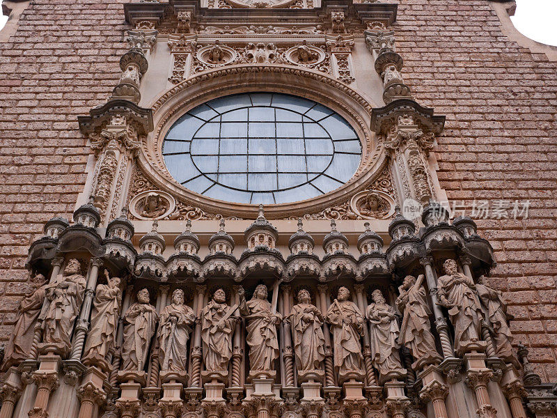 巴塞罗那蒙特塞拉特山的大教堂