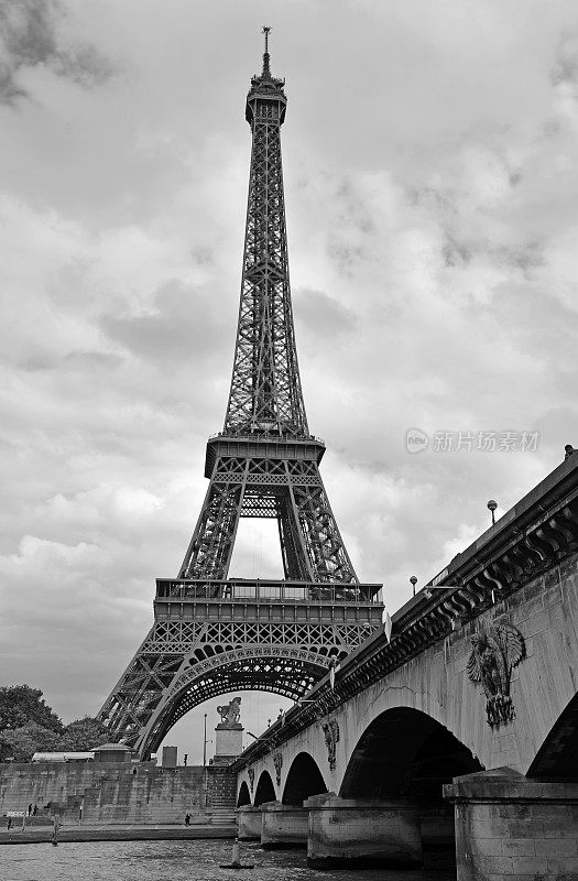 标志性的埃菲尔铁塔，法国巴黎