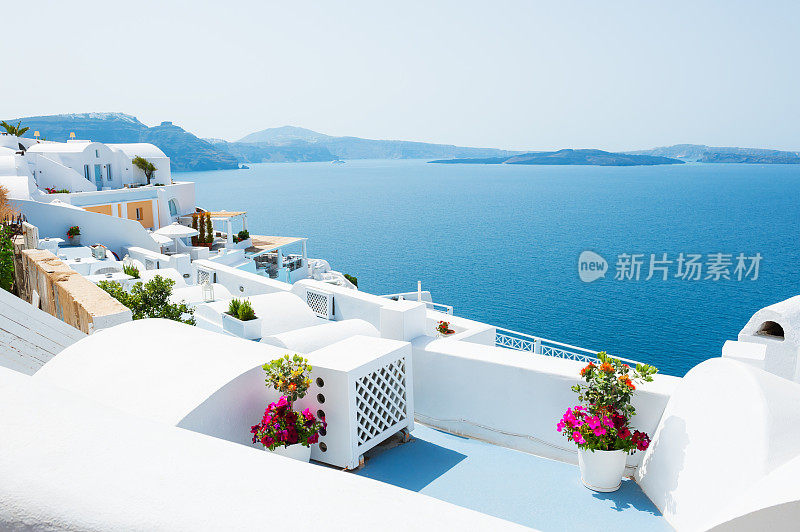 希腊圣托里尼岛的白色建筑。