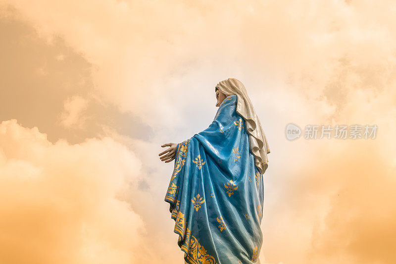 圣母玛利亚雕像在圣母无玷圣母院是一个罗马天主教教区的Chanthaburi。