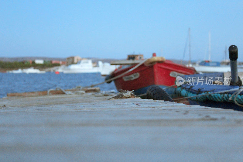 希腊拉利翁系泊的渔船