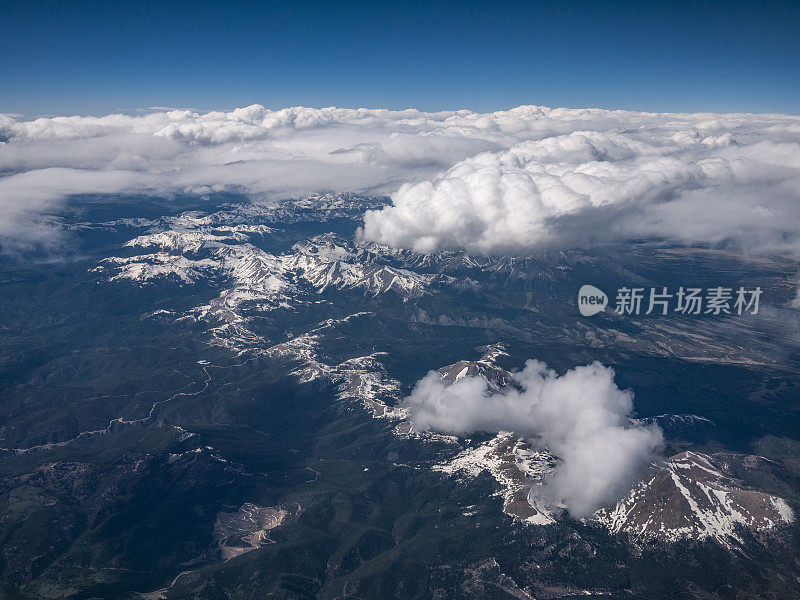 雪山鸟瞰图