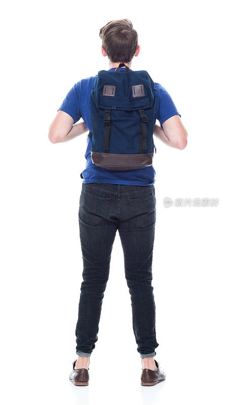 年轻的高中男生背着背包