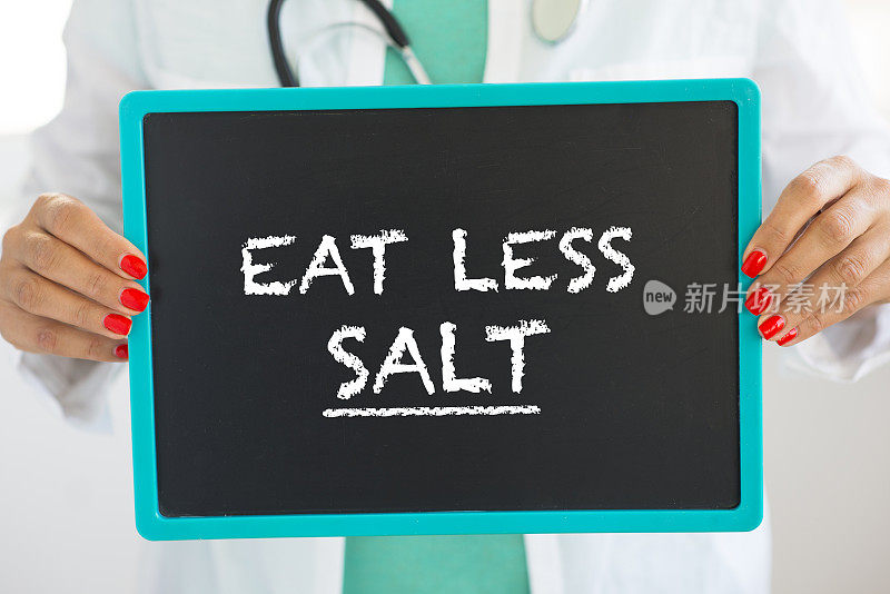 医生建议:少吃盐以降低血压或高血压的风险