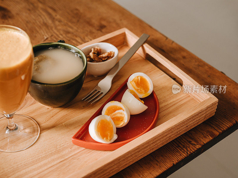 早餐托盘生酮低碳水化合物食物