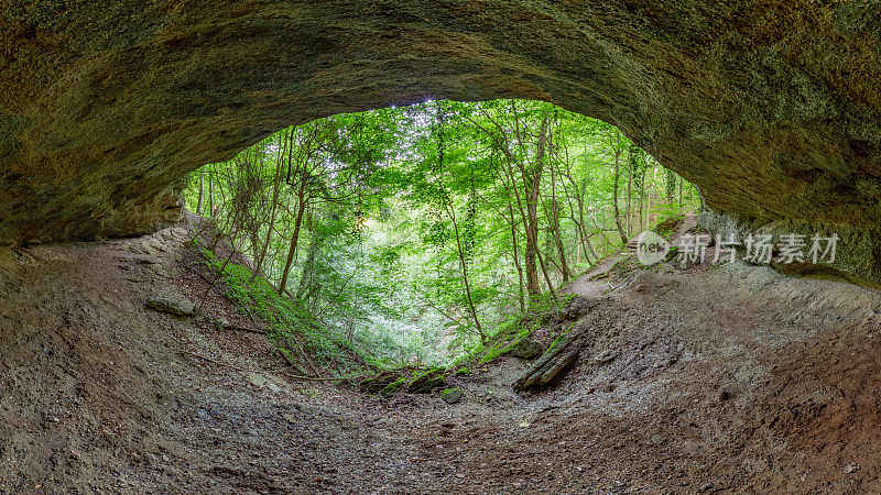 莱昂贝格，熊洞，Altötting区