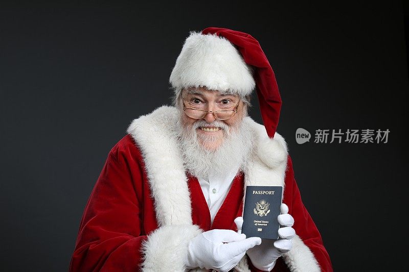 圣诞老人出示安全旅行护照