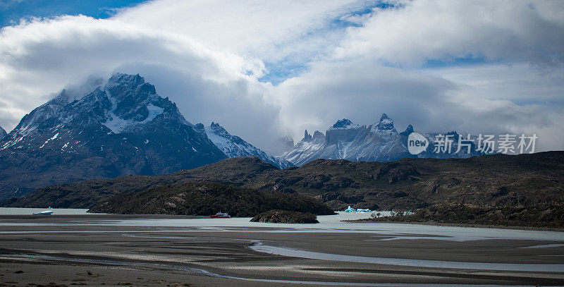 令人屏息的日出在托雷斯德尔潘恩山脉和冰川灰色在智利巴塔哥尼亚