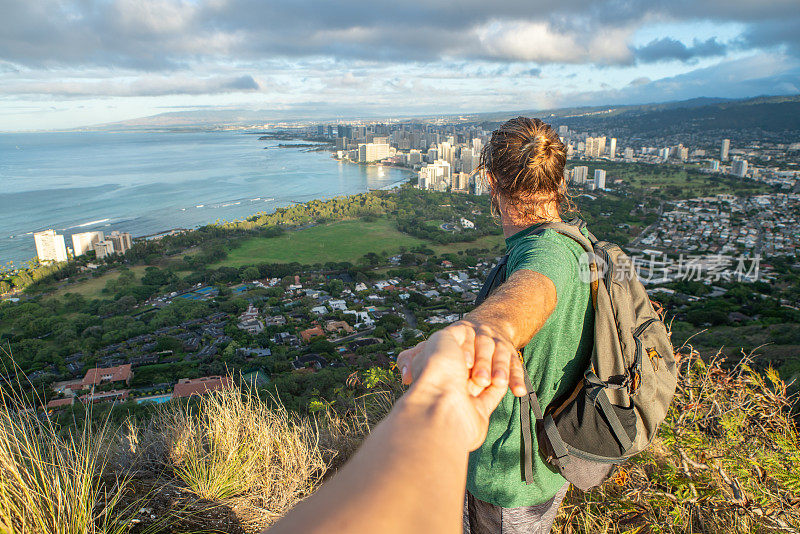 跟着我去概念，男朋友带人到美国夏威夷的火奴鲁鲁火山山顶俯瞰