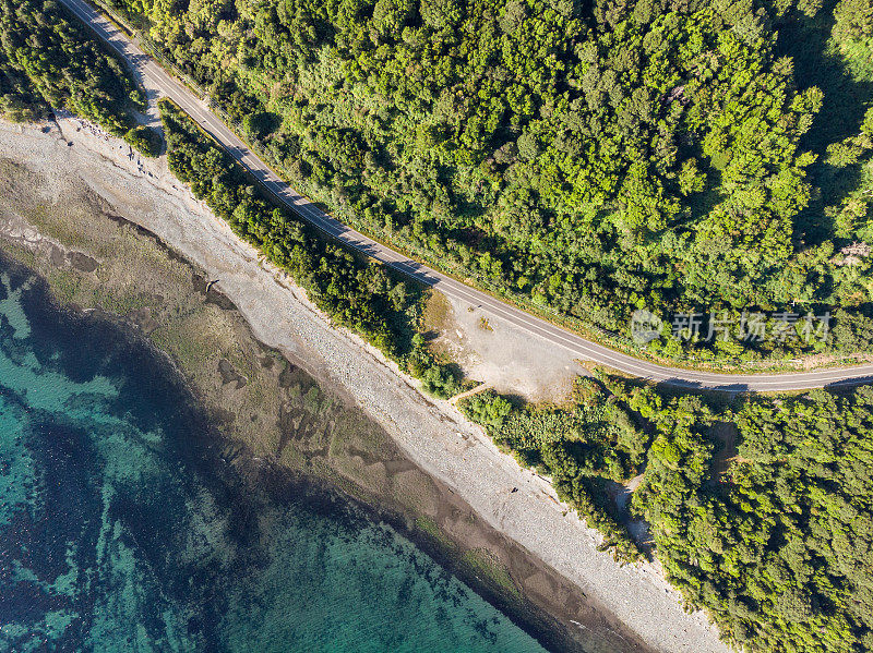 沿海岸线鸟瞰图