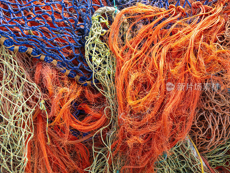五颜六色的绳子和渔网