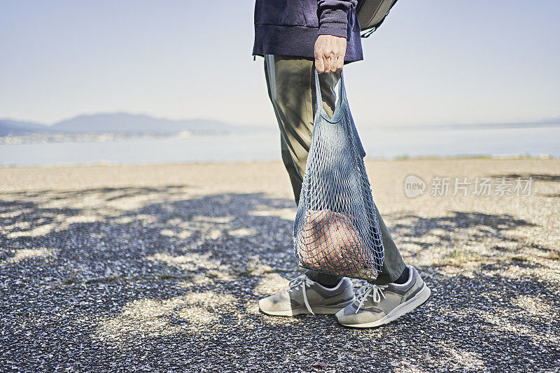 日本男人每天都使用可重复使用的棉网袋