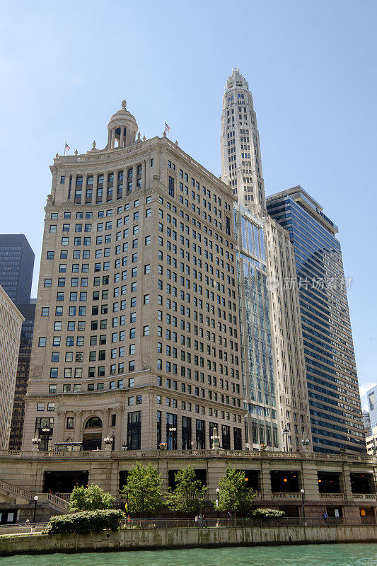 沿着东瓦克大道的摩天大楼酒店，芝加哥，伊利诺伊州