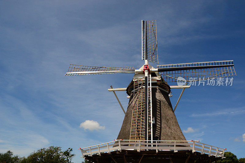 荷兰传统风车。