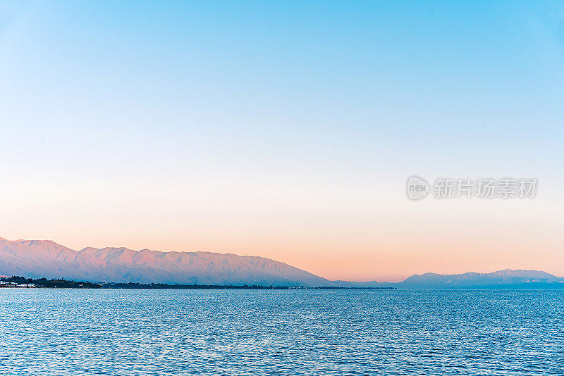 云南大理洱海的清晨景色