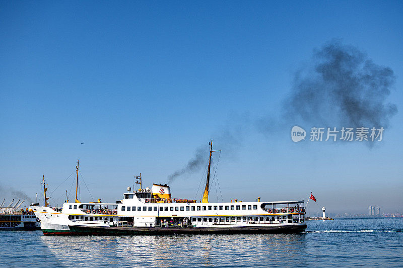 客船在美丽的城市是İstanbul，土耳其