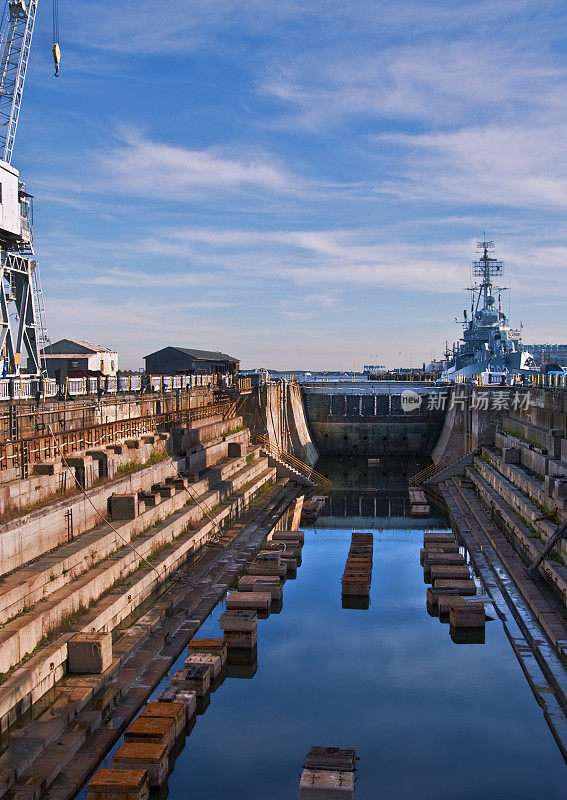 波士顿自由之路上的查尔斯敦海军造船厂历史性干船坞