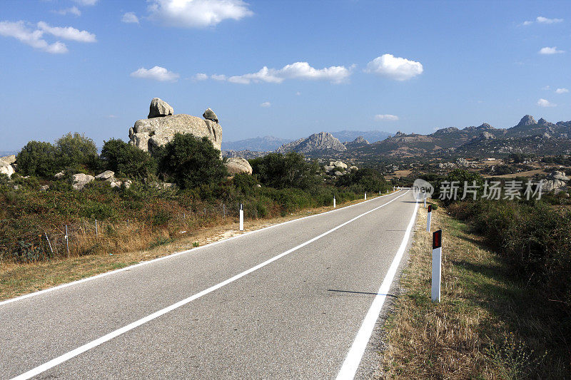 空无一人的道路