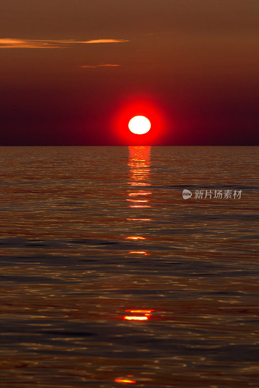 特写:密歇根湖上的夕阳