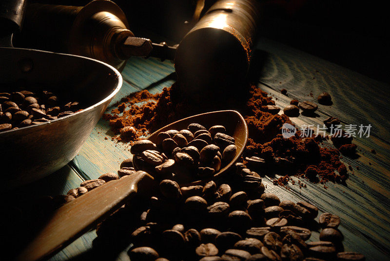 土耳其咖啡和钢架
