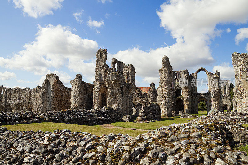 城堡阿克修道院-毁坏的墙壁