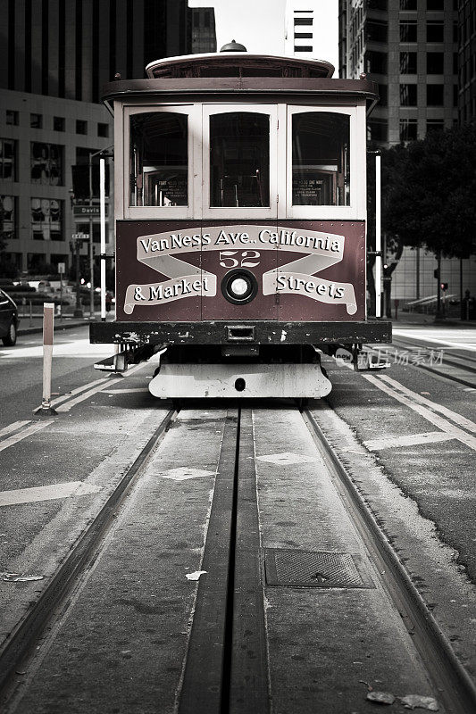 缆车在旧金山，加利福尼亚街