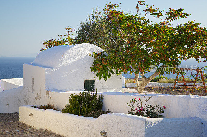 伊亚村的传统希腊建筑。圣托里尼岛。希腊。