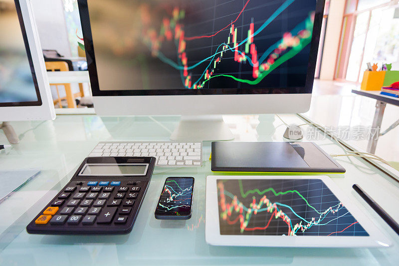 股票市场图表和办公室工作